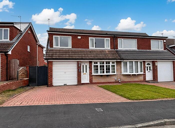 3 Bedroom Semi-Detached House For Sale In Lymefield Drive, Worsley, M28