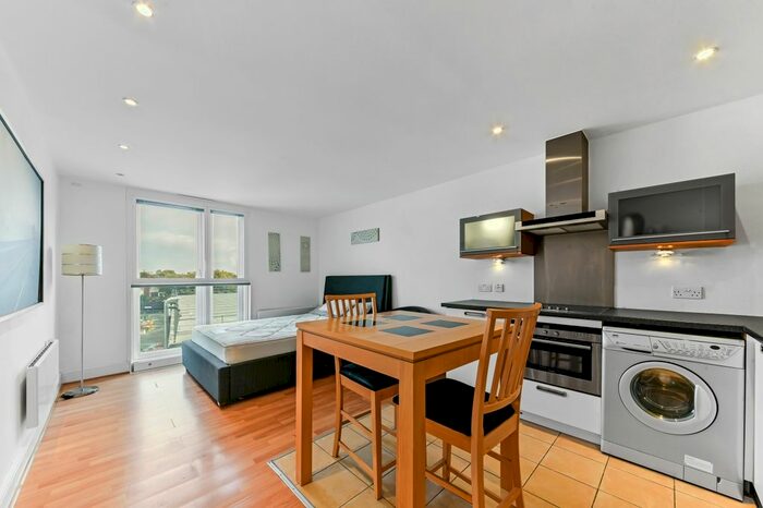 Studio To Rent In Axis Court, Tempus Wharf, Shad Thames, SE16