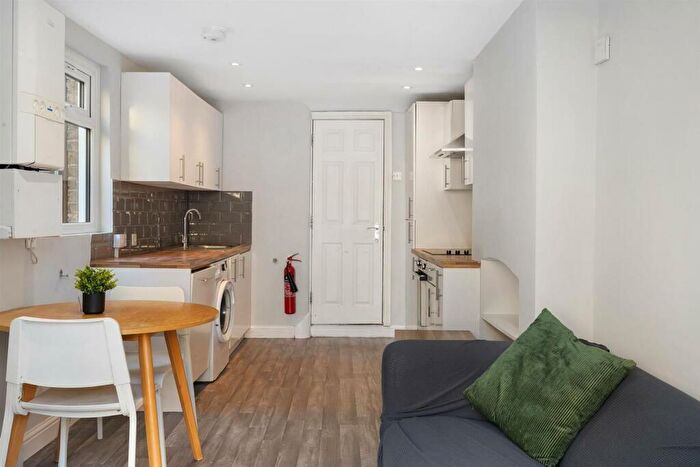 4 Bedroom Terraced House To Rent In Elcot Avenue, Peckham, SE15