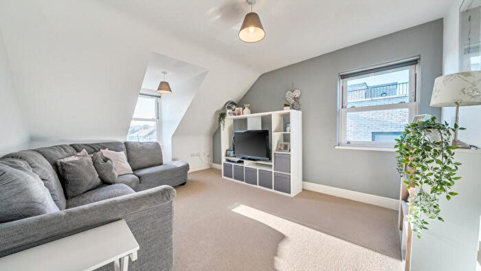 2 Bedroom Flat For Sale In Enmore Road, Norwood, SE25