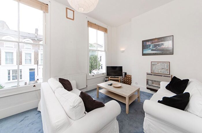 1 Bedroom Flat To Rent In Woodstock Grove, Hammersmith, W12