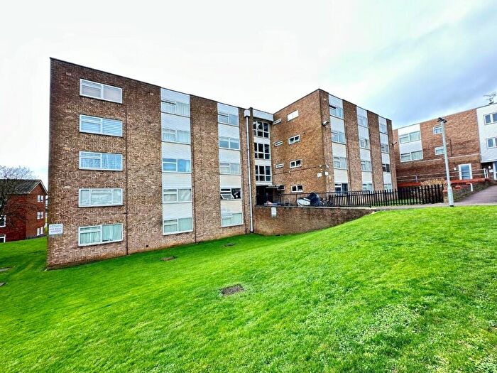1 Bedroom Flat To Rent In Burfield Court, Handcross Road, Luton, Bedfordshire, LU2