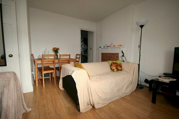 2 Bedroom Apartment To Rent In Norwood Road, Tulse Hill, London, SE27