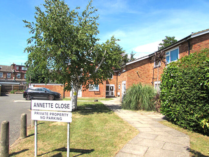 1 Bedroom Flat To Rent In Annette Close, Harrow Wealdstone, Middlesex, HA3