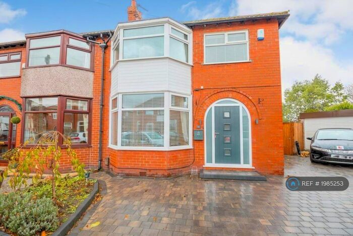 4 Bedroom Semi-Detached House To Rent In Penmere Grove, Sale, M33