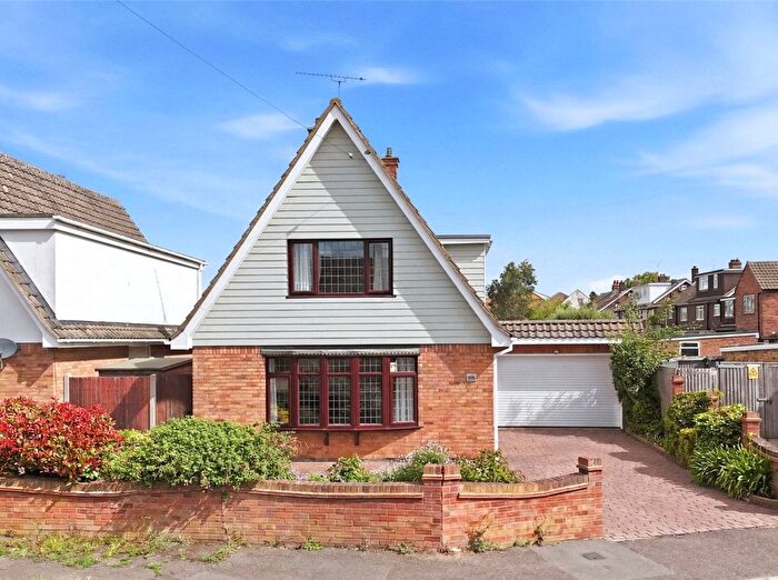 3 Bedroom Detached House For Sale In Holt Farm Way, Rochford, Essex, SS4