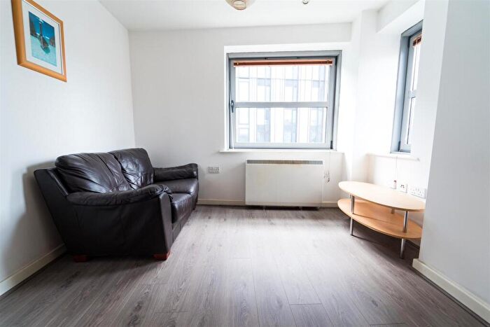 2 Bedroom Apartment To Rent In Montana House, Princess Street, City Centre, M1