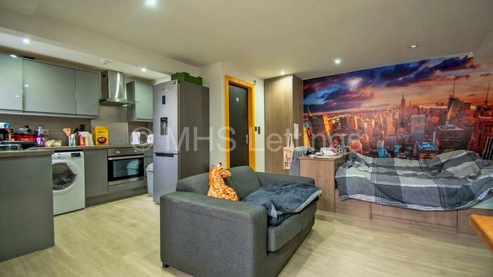 1 Bedroom Flat To Rent In B Beechwood Crescent, Leeds, LS4