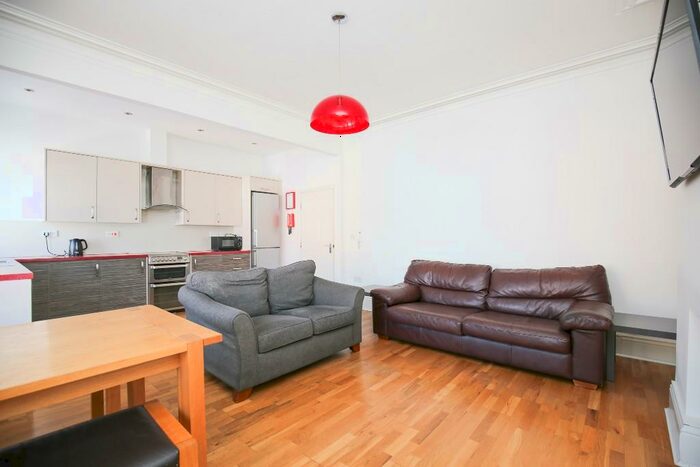 6 Bedroom Maisonette To Rent In Heaton Road, Newcastle Upon Tyne, NE6