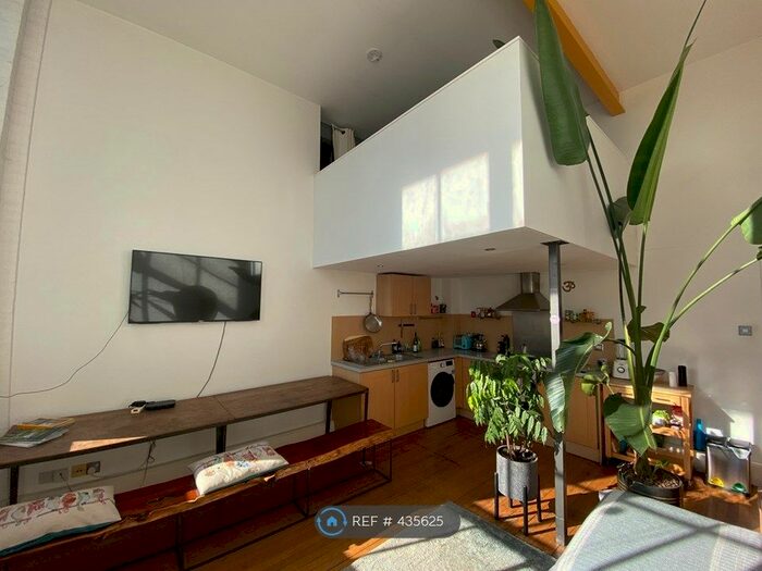 2 Bedroom Flat To Rent In Grenier Apartments, London, SE15