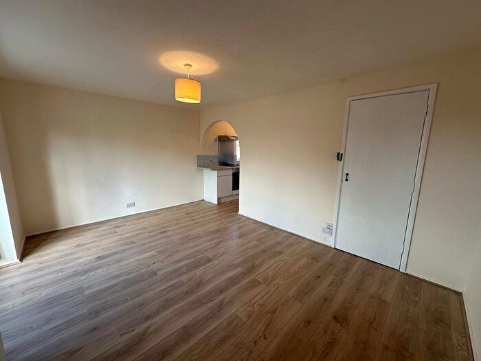 1 Bedroom Studio To Rent In Studio Flat – Pycroft Way, Edmonton, N9