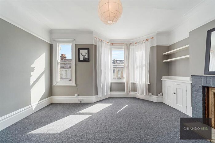 2 Bedroom Flat To Rent In Sugden Road, Battersea, SW11