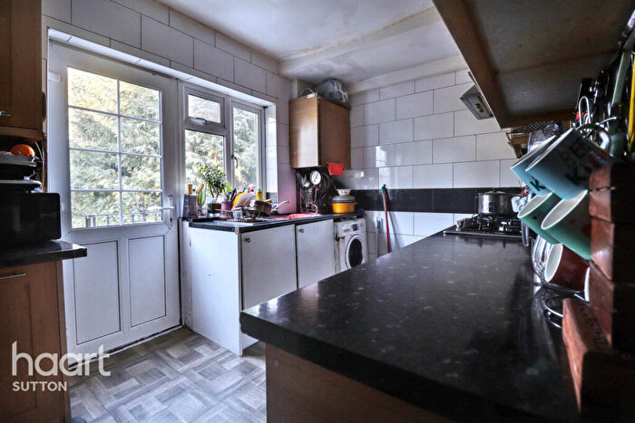 2 Bedroom Flat For Sale In Cheam Road, Sutton, SM1
