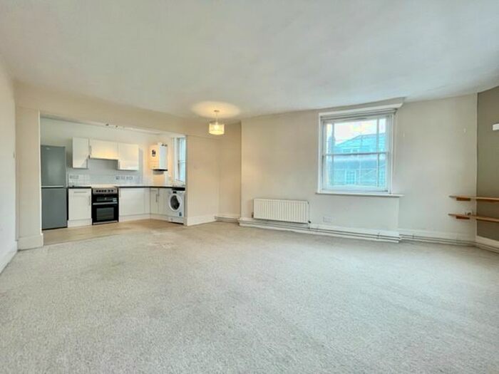 2 Bedroom Flat To Rent In Upper Street, London, N1