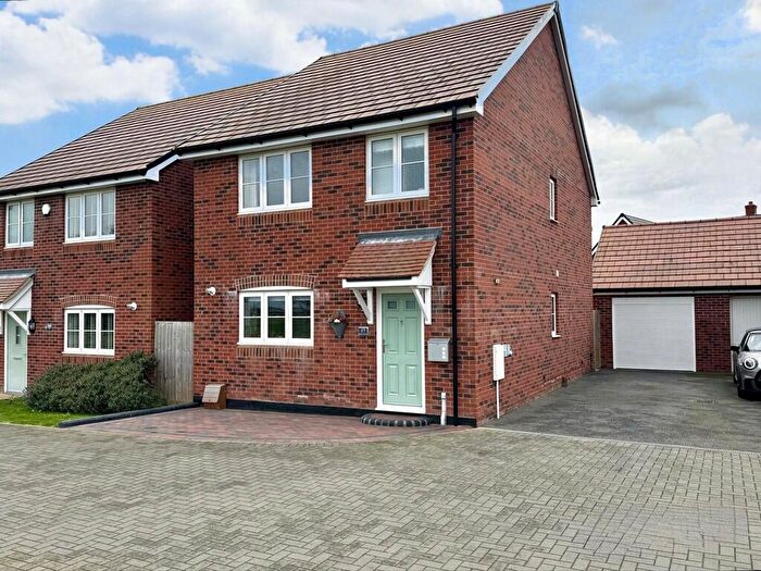 3 Bedroom Detached House For Sale In Bramley Avenue, Burnham-on-Crouch, CM0
