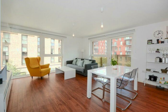 2 Bedroom Apartment To Rent In Greenland Place, Canada Water, SE8