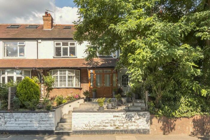 3 Bedroom Flat To Rent In Windmill Road, London, W5