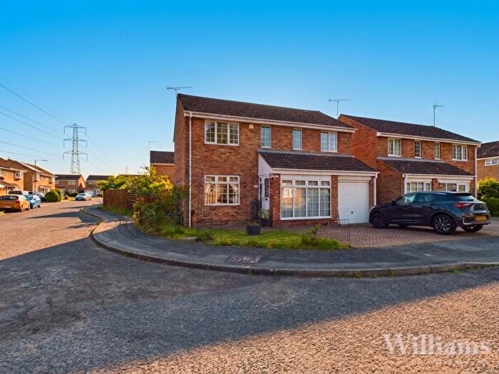 4 Bedroom Detached House For Sale In Monet Place, Aylesbury, HP19