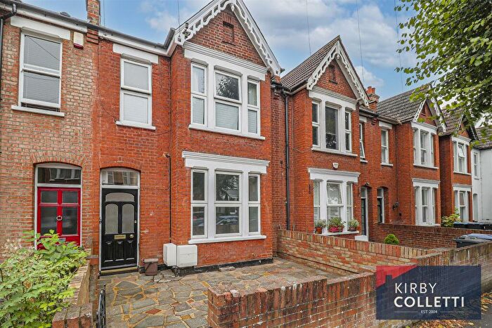 2 Bedroom Maisonette To Rent In Graeme Road, Enfield, Middlesex, EN1