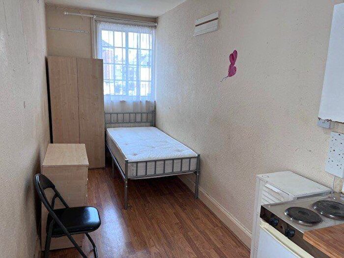 Studio To Rent In High Street, Edgware, HA8