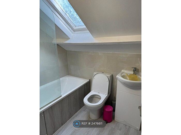 4 Bedroom Semi-Detached House To Rent In Stanhope Road, London, N12