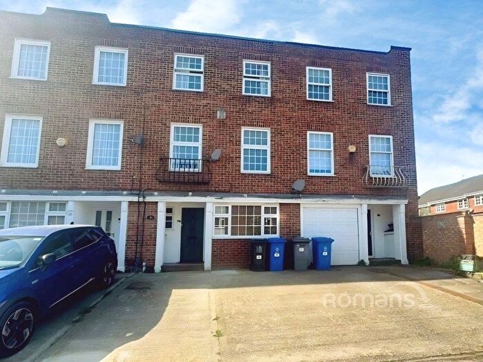 4 Bedroom Terraced House For Sale In Wayside Mews, Maidenhead, SL6