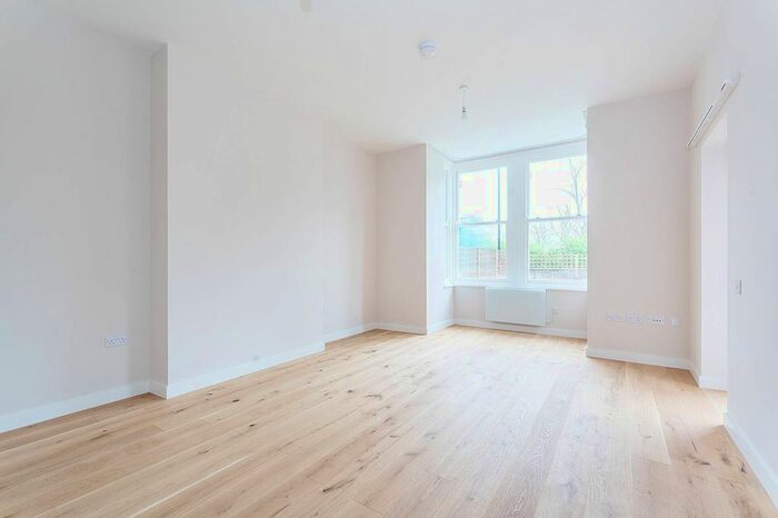 1 Bedroom Flat To Rent In East Acton Lane, Acton, London, W3