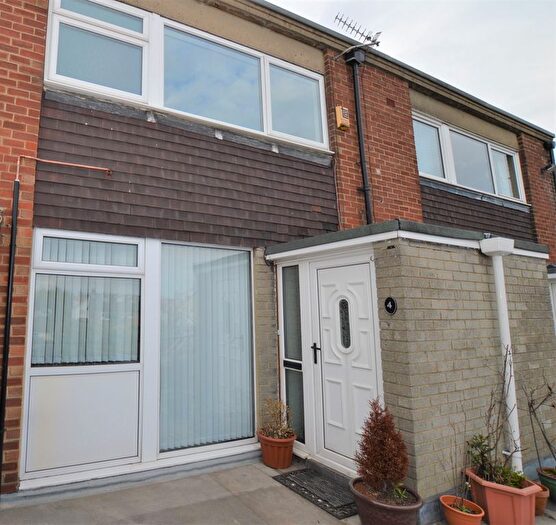 3 Bedroom Flat To Rent In Allerton Court, Leeds, LS17