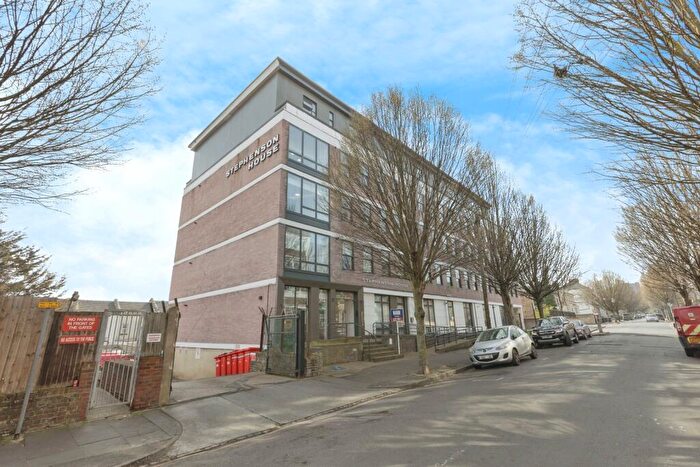 1 Bedroom Flat For Sale In The Grove, Gravesend, Kent, DA12