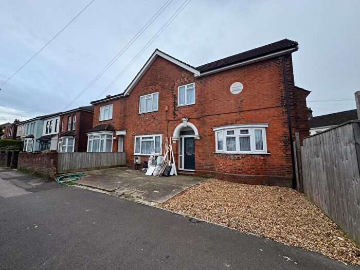 8 Bedroom Semi-Detached House To Rent In Bridge Road, Woolson, SO19