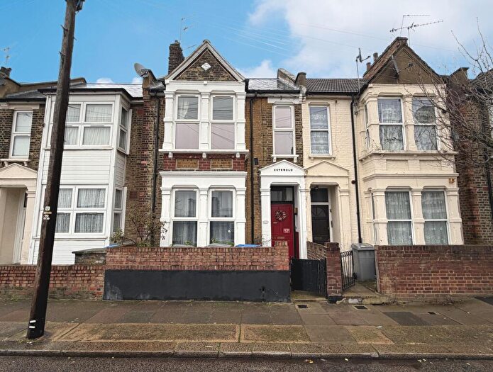 1 Bedroom Flat For Sale In First Floor Flat, Harley Road, Harlesden, London, NW10