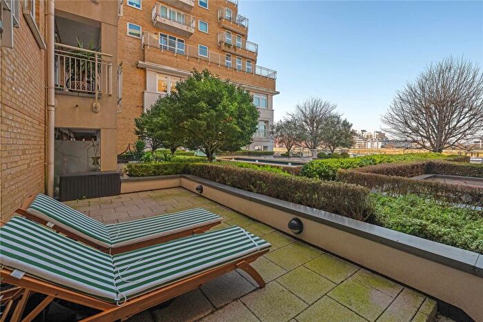 2 Bedroom Maisonette For Sale In Lombard Road, Battersea, SW11