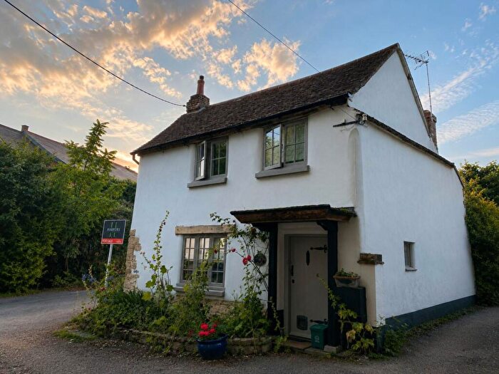2 Bedroom Detached House For Sale In Gibson Lane, Haddenham, HP17