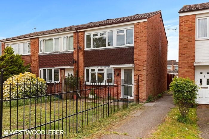 3 Bedroom Terraced House To Rent In Nursery Road, Hoddesdon, EN11