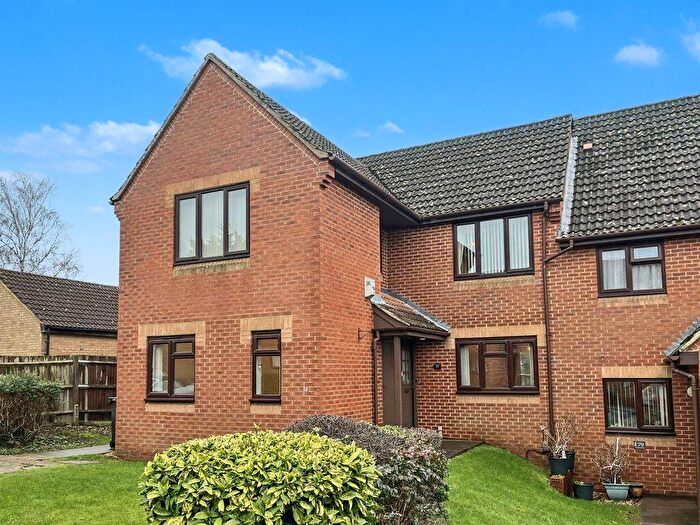 2 Bedroom Retirement Property For Sale In Lansdowne Way - Retirement Garden Flat For Over 's, HP11