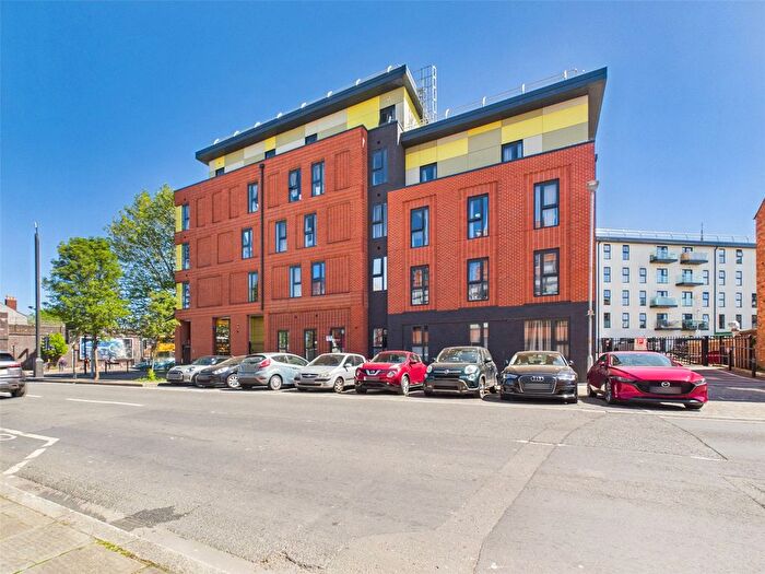 2 Bedroom Flat For Sale In Walkinshaw Court, Gloucester, Gloucestershire, GL1