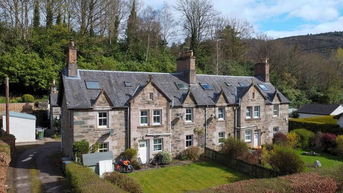 2 Bedroom Maisonette For Sale In Torwood Place, Birnam, Dunkeld, PH8
