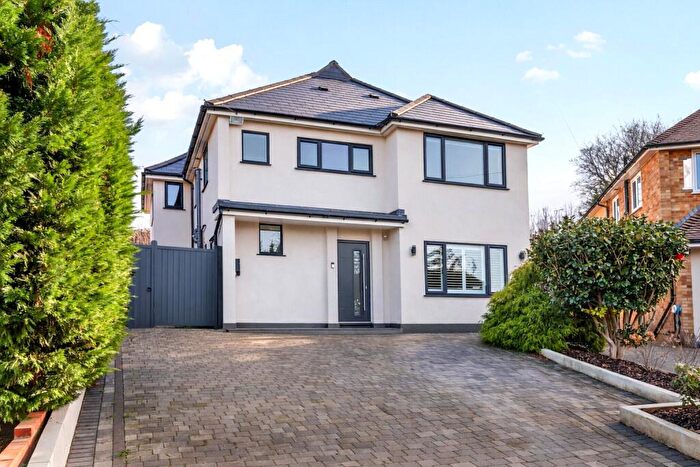 4 Bedroom Detached House For Sale In Raymond Way, Claygate, KT10