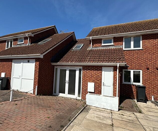 3 Bedroom Terraced House To Rent In Pine Tree Close, Dawlish Warren, EX7