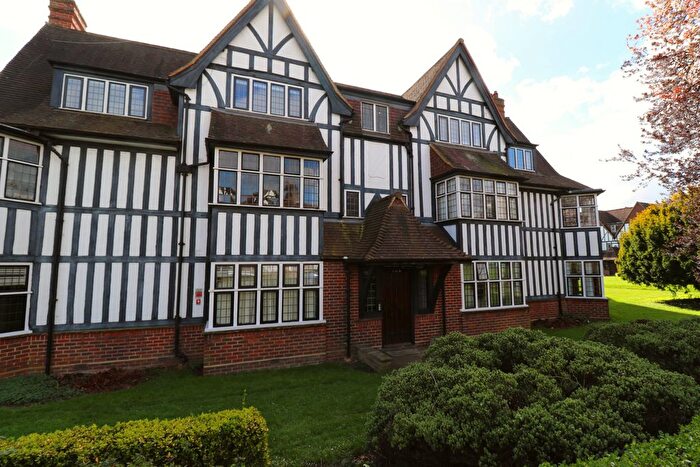 2 Bedroom Flat For Sale In Queens Drive, West Acton, West Acton, W3