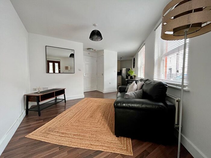 1 Bedroom Flat To Rent In Dunalley Parade, Cheltenhan, GL50