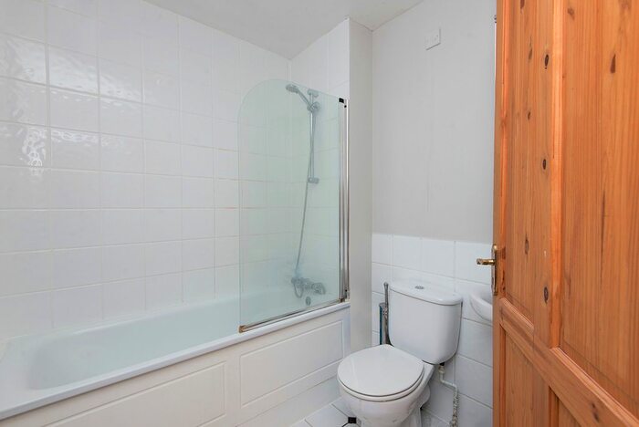 1 Bedroom Flat To Rent In Jasmine Court, SW19