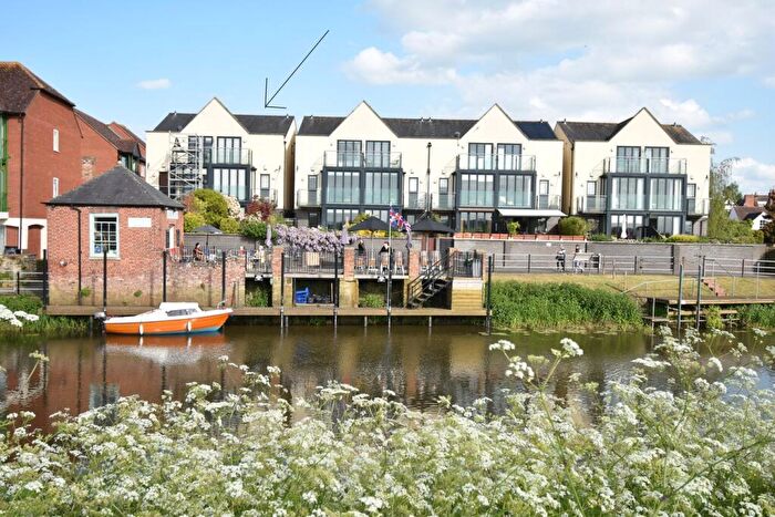 4 Bedroom Semi Detached House For Sale In Elliott Court, Back Of Avon, Tewkesbury, GL20