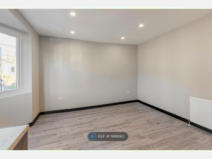 Studio To Rent In Niederwald Road, London, SE26