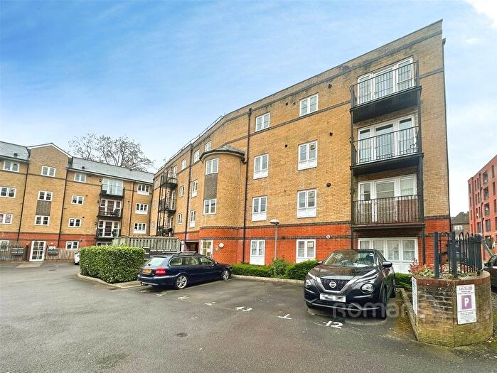 1 Bedroom Flat For Sale In High Street, Aldershot, Hampshire, GU11