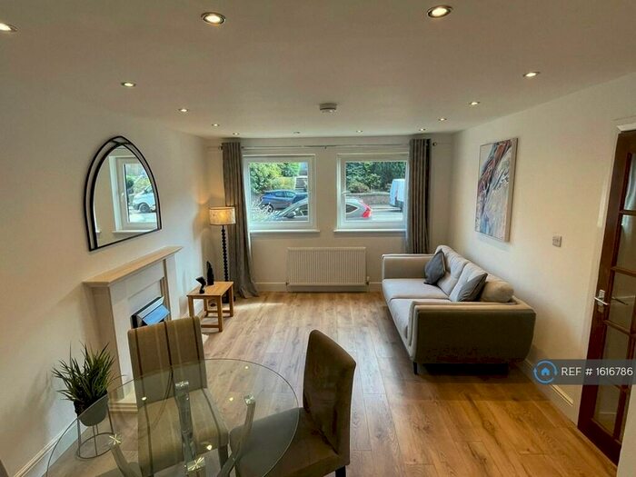 2 Bedroom Flat To Rent In Craighouse Gardens, Edinburgh, EH10