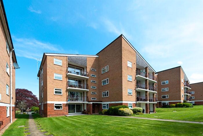 2 Bedroom Apartment For Sale In The Knoll, Beckenham, BR3