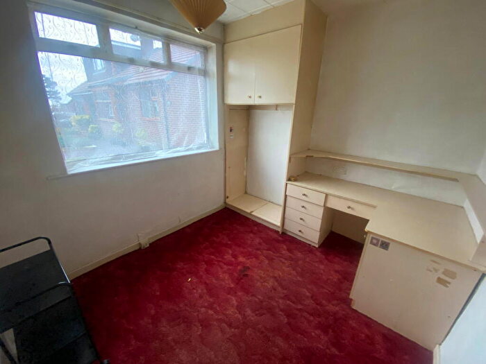 2 Bedroom Semi-Detached Bungalow For Sale In Conway Grove, Chadderton, OL9