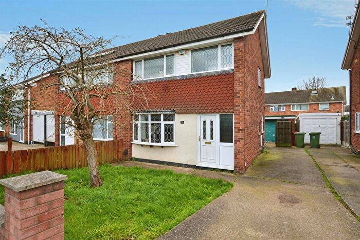 3 Bedroom Semi-Detached House For Sale In Byfield Road, Scunthorpe, DN17