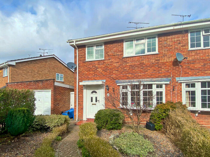 3 Bedroom Semi-Detached House To Rent In Pennine Way, Farnborough, GU14